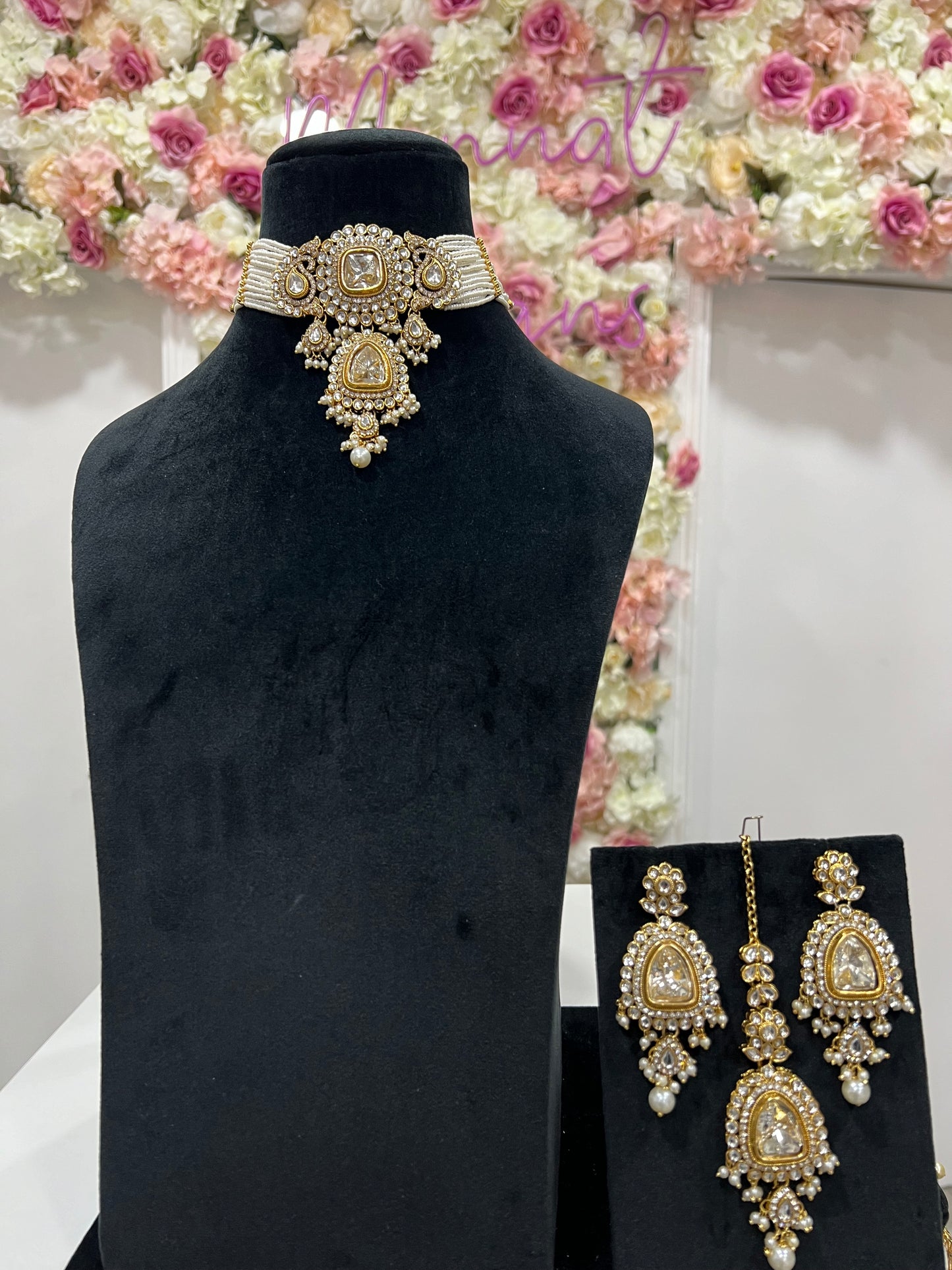 Gold choker with pearls